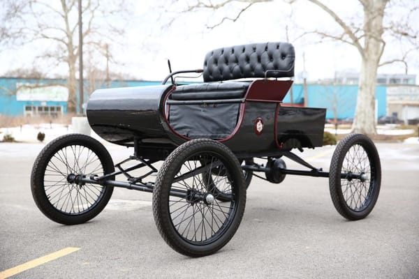 1902 – Oldsmobile Curved Dash